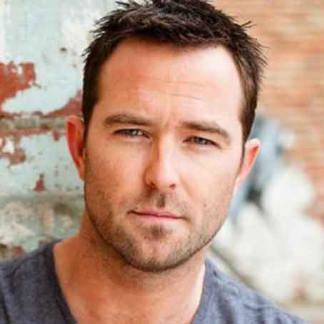 Sullivan Stapleton
